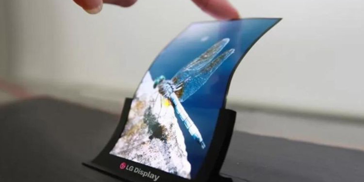 The Role of Foldable Smartphones in Shaping the Flexible Display Market