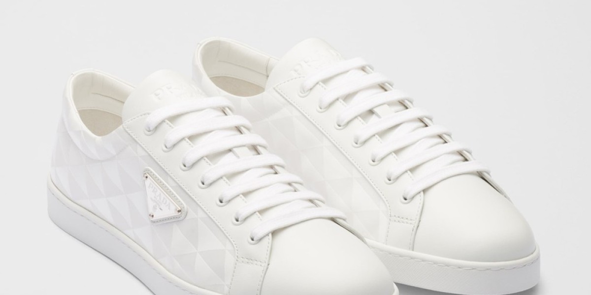 resinoid points Prada Shoes toward sweat and back alleys